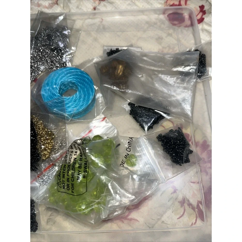 Seed Beads Lot , Findings , Turquoise Beads , Chains And‎ Divided Container